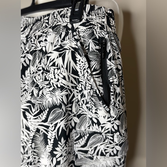 Talbots Black and White Floral Skort - Picture 5 of 13